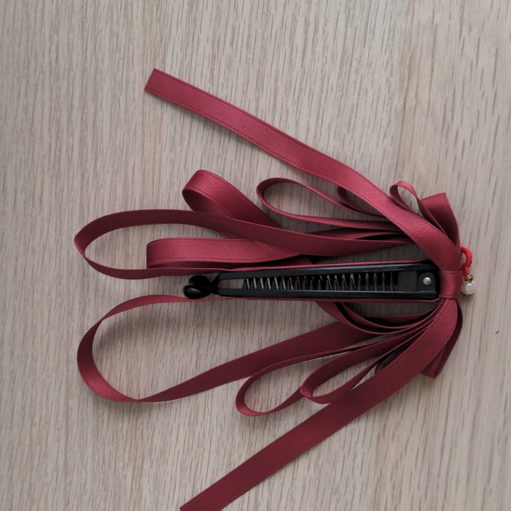 Hair clip red